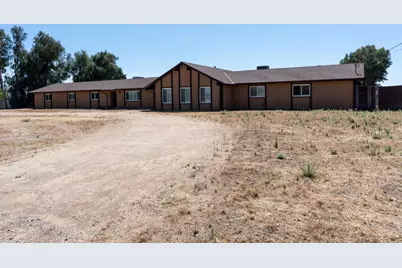 16448 Monreal Road, Madera, CA 93636 - Photo 8