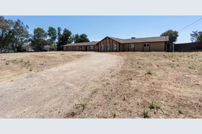 16448 Monreal Road, Madera, CA 93636 - Photo 6