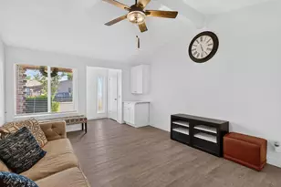 7803 Orchard Woods Cir, Sacramento, CA 95828 - Photo 14