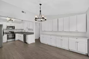7803 Orchard Woods Cir, Sacramento, CA 95828 - Photo 2