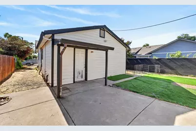 2604 Fairfield Street, Sacramento, CA 95815 - Photo 24
