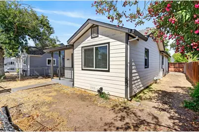 2604 Fairfield Street, Sacramento, CA 95815 - Photo 4