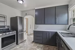 1040 W Poplar St, Stockton, CA 95203 - Photo 14