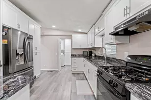 Village Circle, Sacramento, CA 95838 - Photo 18