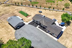 11890 Cresthill Dr, Elk Grove, CA 95624 - Photo 2