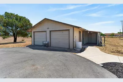 11890 Cresthill Drive, Elk Grove, CA 95624 - Photo 4