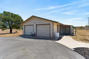 11890 Cresthill Dr, Elk Grove, CA 95624 - Photo 4