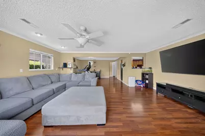 7560 Lemarsh Way, Sacramento, CA 95822 - Photo 8