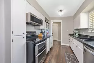 1313 Gladstone Dr, Sacramento, CA 95864 - Photo 10