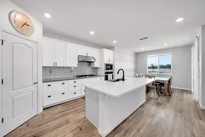 9475 Pasaje Place, Elk Grove, CA 95624 - Photo 14