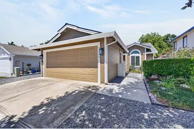 7157 Springmont Drive, Elk Grove, CA 95758 - Photo 4