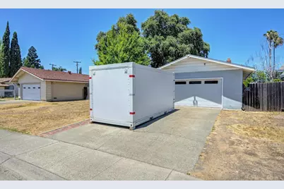 9125 Cecile Way, Sacramento, CA 95826 - Photo 6