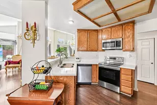 8101 Arroyo Vista Dr, Sacramento, CA 95823 - Photo 14