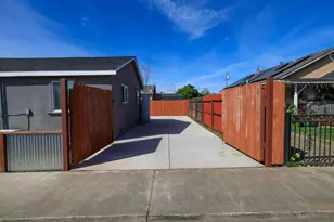 403 Stockton St, Manteca, CA 95337 - Photo 6