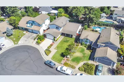 8559 Coral Crest Court, Elk Grove, CA 95624 - Photo 4