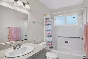 2421 Country Club Blvd, Stockton, CA 95204 - Photo 10