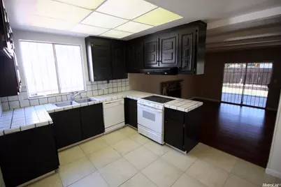 2 Tillman Circle, Sacramento, CA 95823 - Photo 8