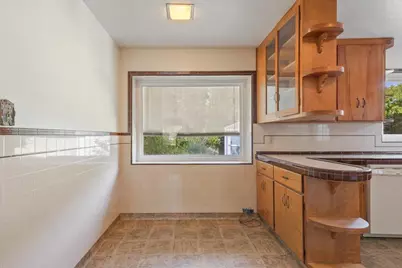 1045 Aidan Avenue, Sacramento, CA 95822 - Photo 14