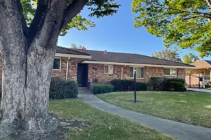6181 S Land Park Dr, Sacramento, CA 95831 - Photo 2