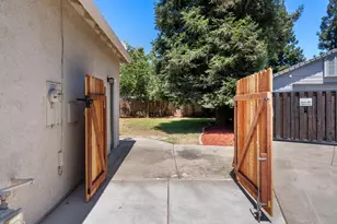 9267 Caulfield Dr, Elk Grove, CA 95758 - Photo 30