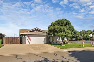 374 Sparrow Dr, Galt, CA 95632 - Photo 2