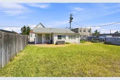 215 W 1st Street, Ripon, CA 95366 - Photo 2