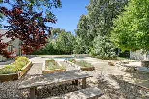 6481 Lake Park Dr, Sacramento, CA 95831 - Photo 36