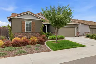 979 Carson River Dr, Lincoln, CA 95648 - Photo 2