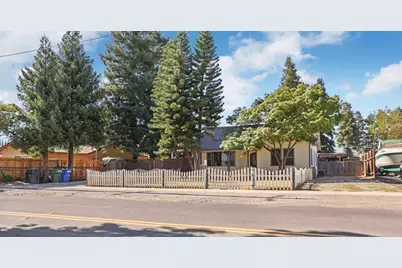 916 Elm Avenue, Modesto, CA 95354 - Photo 2