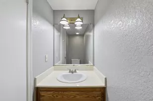 8467 Carlin Ave, Sacramento, CA 95823 - Photo 20
