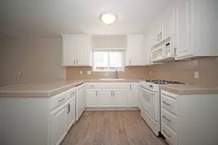 5853 Diablo Dr, Sacramento, CA 95842 - Photo 8