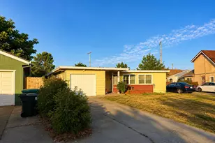 2336 Estrellita Way, Sacramento, CA 95825 - Photo 2