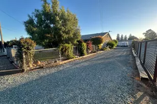 955 Elma St, Hickman, CA 95323 - Photo 2