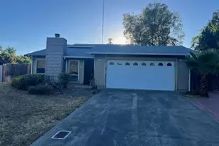 15 Governors Ct, Sacramento, CA 95817 - Photo 2