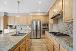 1527 Phlox Dr, Patterson, CA 95363 - Photo 8