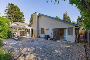 6113 Wolf Creek Ct, Elk Grove, CA 95758 - Photo 4