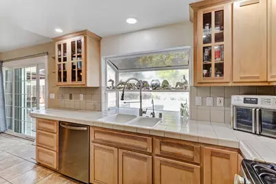 6511 Mossview Way, Citrus Heights, CA 95621 - Photo 12