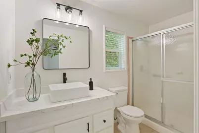 32 E McKenzie Avenue, Stockton, CA 95204 - Photo 18