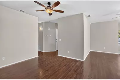 8874 Mandalay Way, Elk Grove, CA 95624 - Photo 10