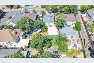 3211 32nd St, Sacramento, CA 95817 - Photo 24