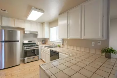 415 W J Street, Los Banos, CA 93635 - Photo 4