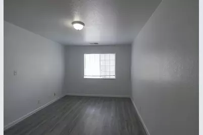 415 W J Street, Los Banos, CA 93635 - Photo 16