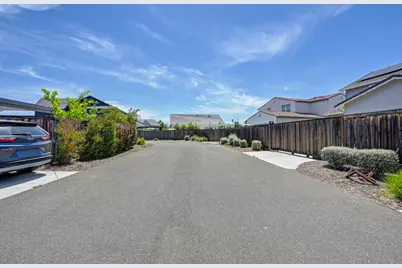 3017 Bedford Falls Way, Sacramento, CA 95818 - Photo 56