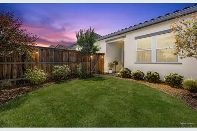 3017 Bedford Falls Way, Sacramento, CA 95818 - Photo 52