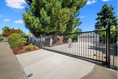 7171 Westmoreland Way, Sacramento, CA 95831 - Photo 10