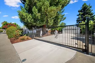 7171 Westmoreland Way, Sacramento, CA 95831 - Photo 10