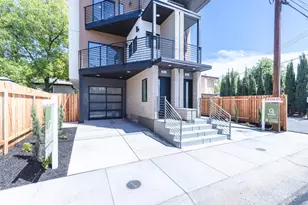2611 26th St, Sacramento, CA 95818 - Photo 2