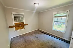5225 Gordon Dr, Sacramento, CA 95824 - Photo 10