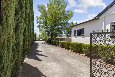 5652 Broadway, Sacramento, CA 95820 - Photo 44