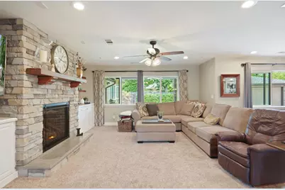 8 S Fairmont Avenue, Lodi, CA 95240 - Photo 2